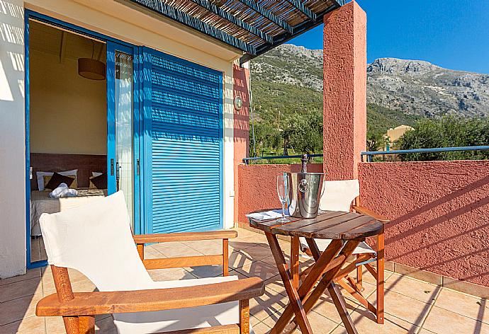 Upper terrace area with sea views . - Villa Thalassaki . (Fotogalerie) }}