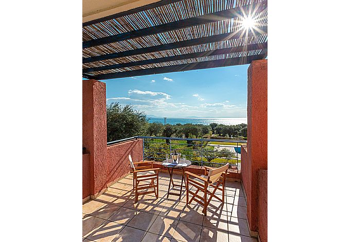 Upper terrace area with sea views . - Villa Thalassaki . (Galería de imágenes) }}