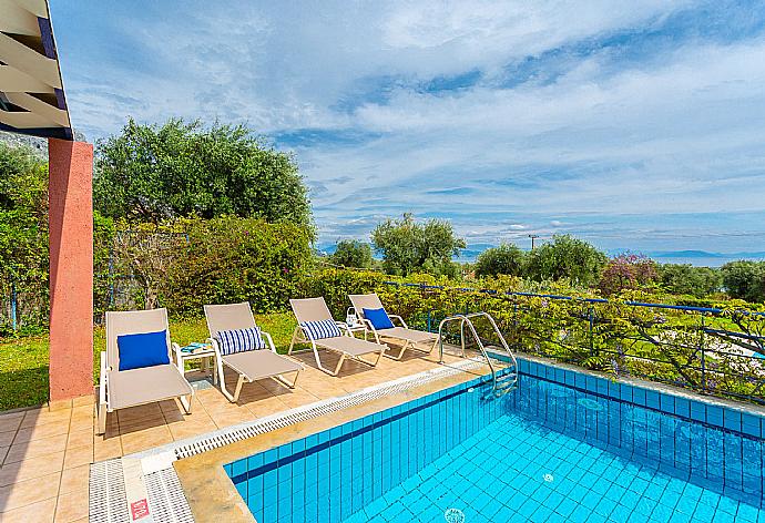 Private pool and terrace with sea views . - Villa Thalassaki . (Galería de imágenes) }}