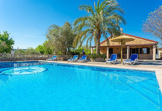 Beautiful villa with private pool and terrace . - Villa Toni Corro . (Галерея фотографий) }}