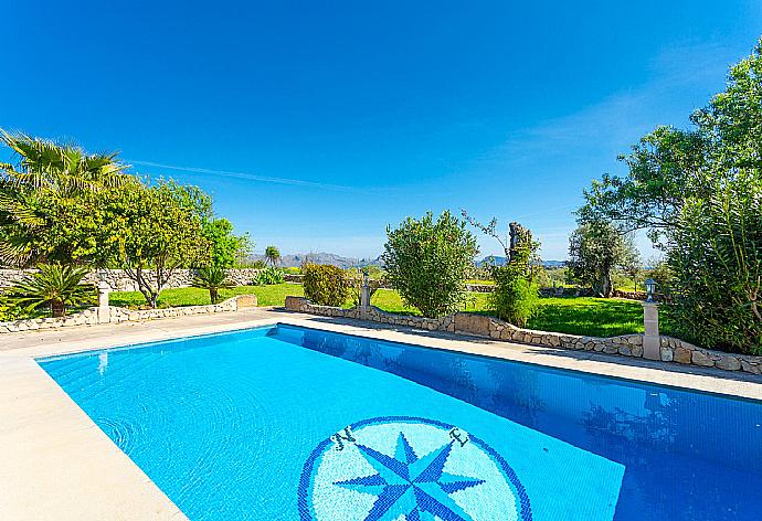 Private pool and terrace . - Villa Toni Corro . (Galerie de photos) }}