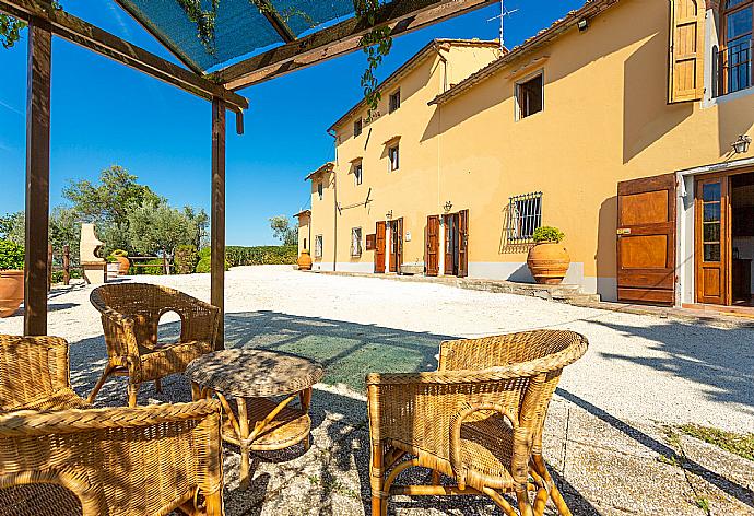 Terrace area . - Villa Le Balze . (Galleria fotografica) }}