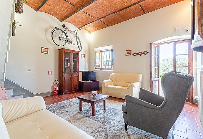 Living room with sofas, WiFi internet, satellite TV, and terrace access . - Villa Le Balze . (Photo Gallery) }}