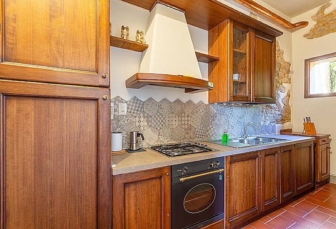 Equipped kitchen . - Villa Le Balze . (Photo Gallery) }}