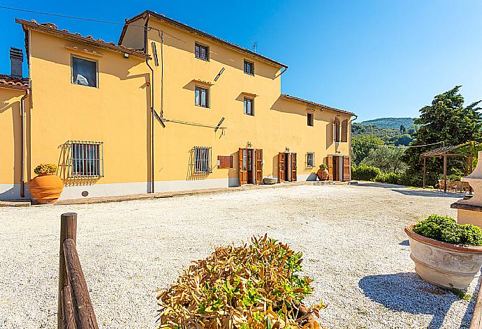 Terrace area . - Villa Le Balze . (Галерея фотографий) }}