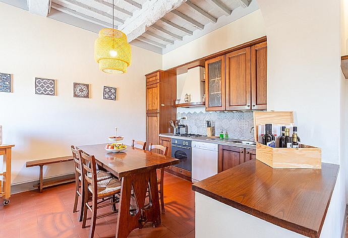 Equipped kitchen . - Villa Le Balze . (Galerie de photos) }}