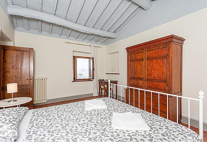 Double bedroom . - Villa Le Balze . (Photo Gallery) }}