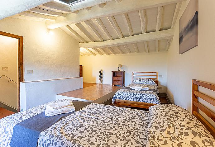 Twin bedroom  . - Villa Le Balze . (Photo Gallery) }}