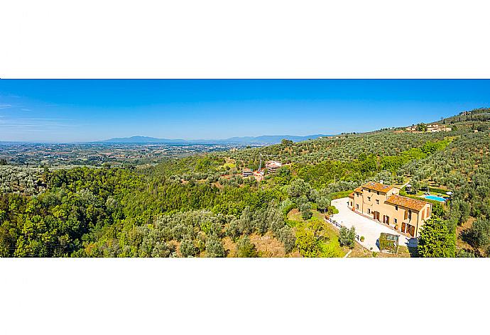 Aerial view of Villa Le Balze  . - Villa Le Balze . (Galleria fotografica) }}