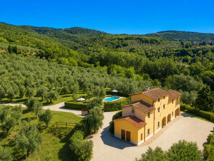 Play VILLA LE BALZE Video