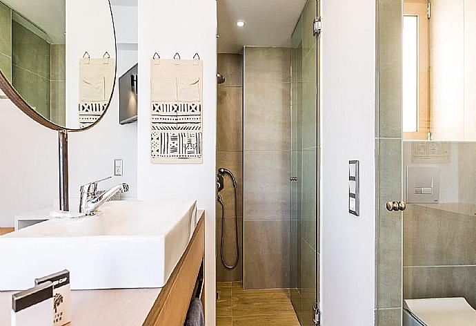 Double bedroom with shower  . - Villa Mandarini . (Photo Gallery) }}