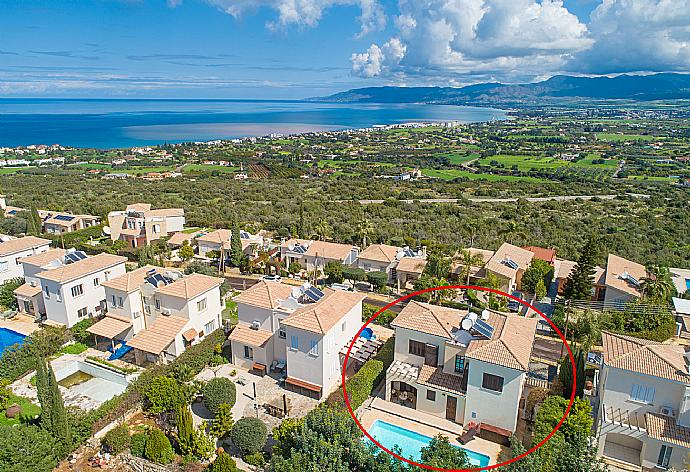 Aerial view showing location of Villa Evelina . - Villa Evelina . (Galería de imágenes) }}