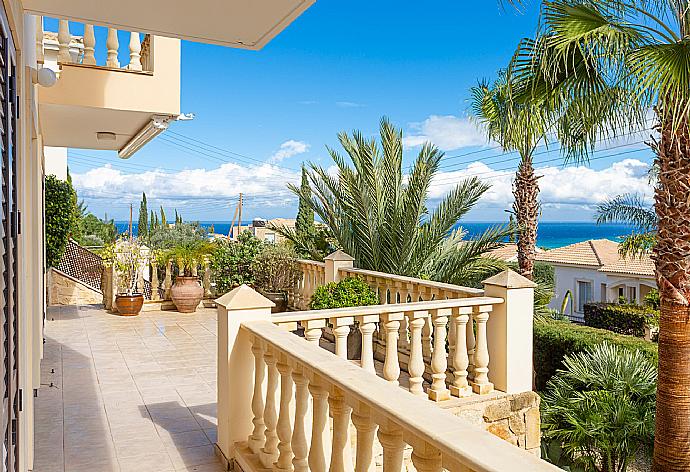 Terrace area with sea views . - Villa Evelina . (Galerie de photos) }}