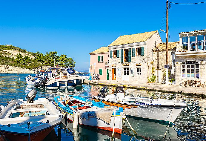 ,Beautiful waterfront apartment . - Spiros Jetty House . (Fotogalerie) }}