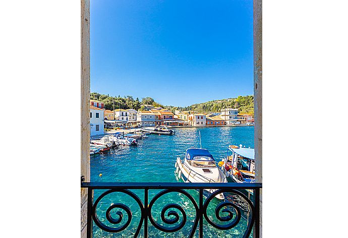 View from living room window . - Spiros Jetty House . (Galería de imágenes) }}