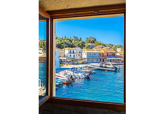View from living room window . - Spiros Jetty House . (Galerie de photos) }}