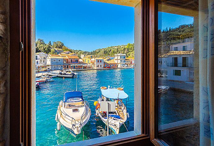 View from living room window . - Spiros Jetty House . (Fotogalerie) }}