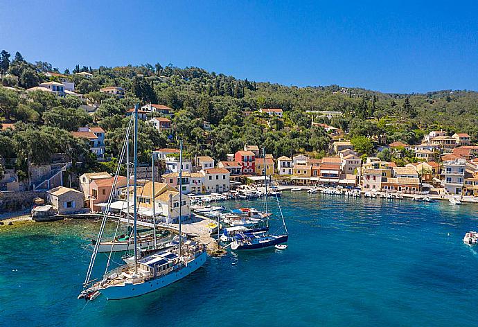 Loggos . - Spiros Jetty House . (Fotogalerie) }}