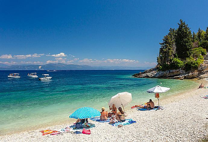 Local beach . - Spiros Jetty House . (Галерея фотографий) }}