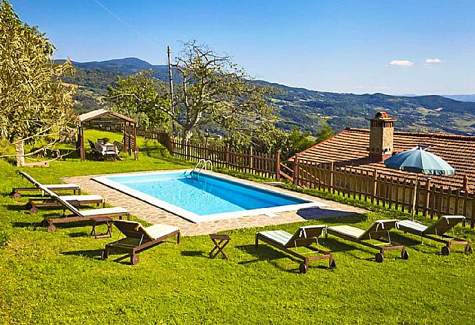 ,Private pool with terrace and garden area . - Villa Il Frantoio . (Photo Gallery) }}