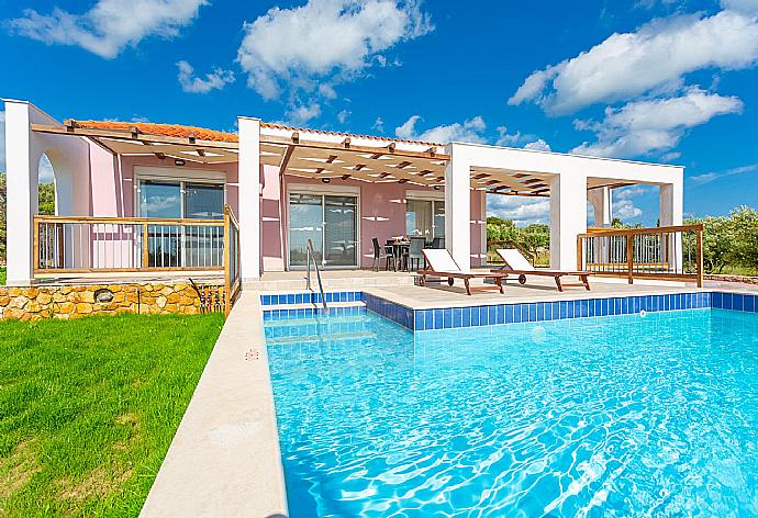 ,Beautiful villa with private pool and terrace . - Vatsa Beach Villa . (Photo Gallery) }}