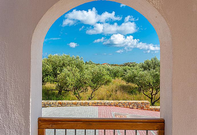 Sheltered terrace area . - Vatsa Beach Villa . (Galerie de photos) }}