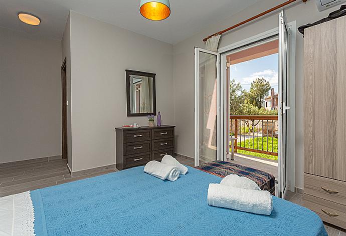 Double bedroom with en suite bathroom and A/C . - Vatsa Beach Villa . (Photo Gallery) }}