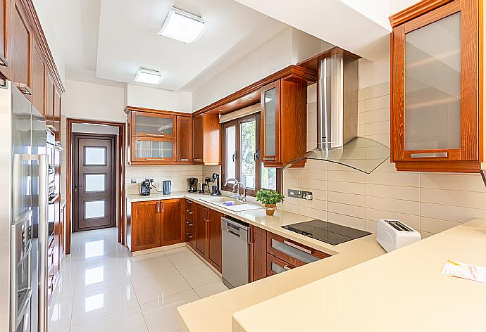 Equipped kitchen . - Villa Kalizoni . (Galerie de photos) }}