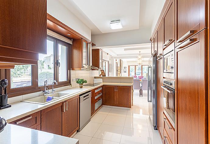 Equipped kitchen . - Villa Kalizoni . (Fotogalerie) }}