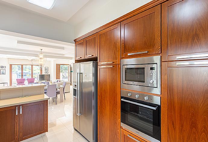 Equipped kitchen . - Villa Kalizoni . (Fotogalerie) }}