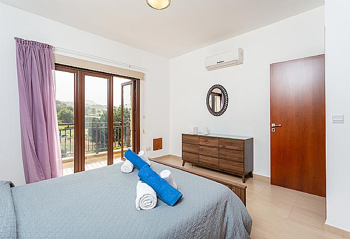 Double bedroom with A/C and balcony access . - Villa Kalizoni . (Галерея фотографий) }}