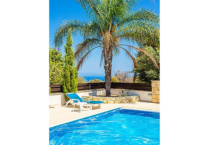 Private pool, terrace, and garden with sea views . - Villa Kalizoni . (Galleria fotografica) }}