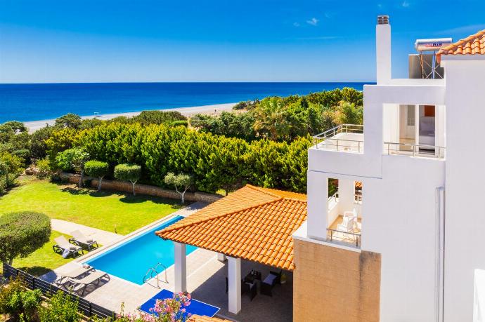 Play VILLA MEDITERRANEAN BLUE Video