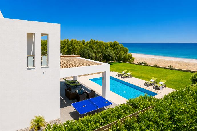 Play VILLA LAHANIA Video