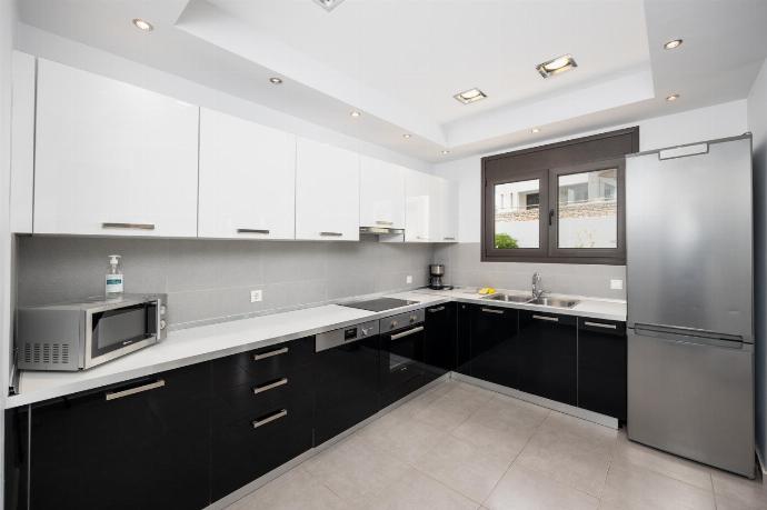 Equipped kitchen . - Villa Metis . (Photo Gallery) }}