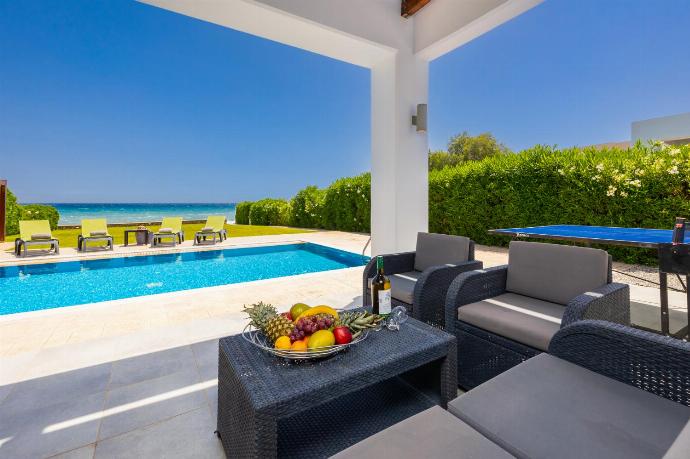 Sheltered terrace area . - Villa Metis . (Photo Gallery) }}