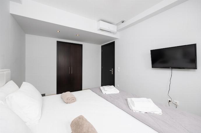 Double bedroom with A/C and TV . - Villa Metis . (Photo Gallery) }}