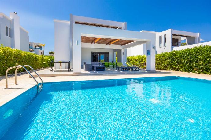 Beautiful villa with private pool, terrace, and garden with panoramic sea views . - Villa Tsampikos . (Galleria fotografica) }}
