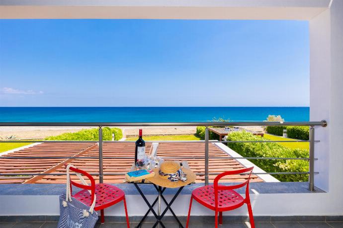 Balcony with panoramic sea views . - Villa Tsampikos . (Galleria fotografica) }}