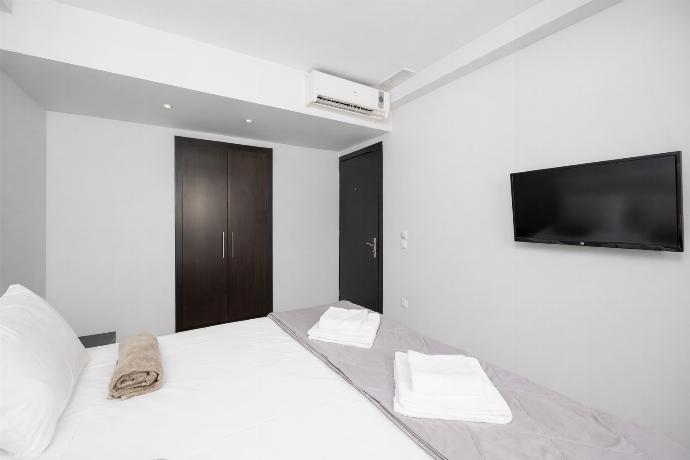  . - Villa Tsampikos . (Photo Gallery) }}