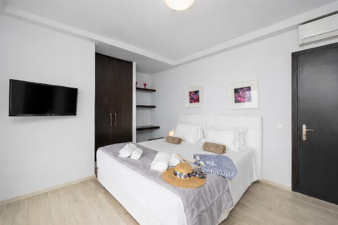  . - Villa Tsampikos . (Photo Gallery) }}