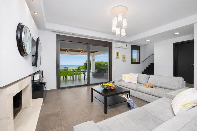  . - Villa Tsampikos . (Photo Gallery) }}