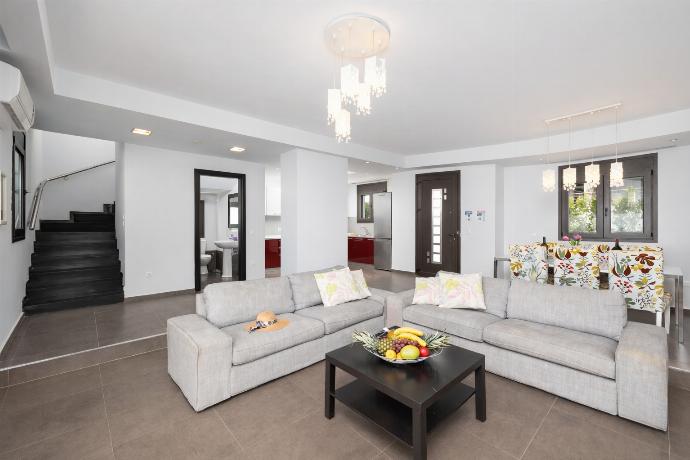  . - Villa Tsampikos . (Photo Gallery) }}