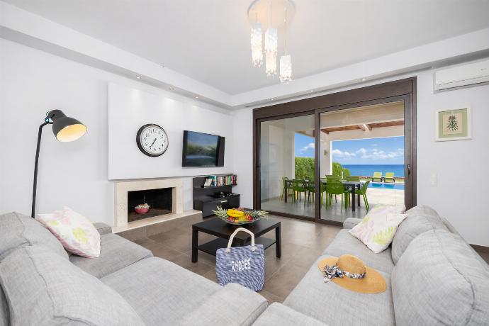  . - Villa Tsampikos . (Photo Gallery) }}