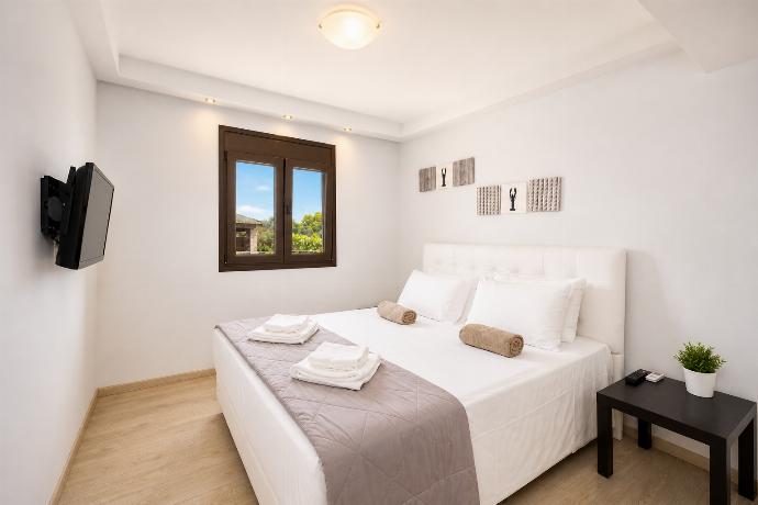  . - Villa Tsampikos . (Photo Gallery) }}