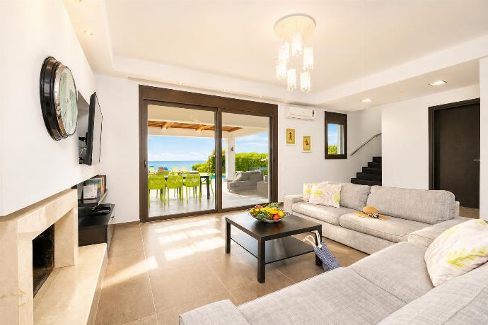  . - Villa Tsampikos . (Photo Gallery) }}