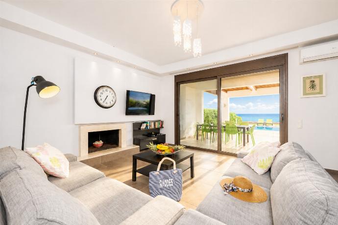 . - Villa Tsampikos . (Photo Gallery) }}