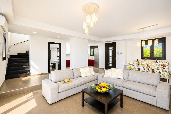  . - Villa Tsampikos . (Photo Gallery) }}