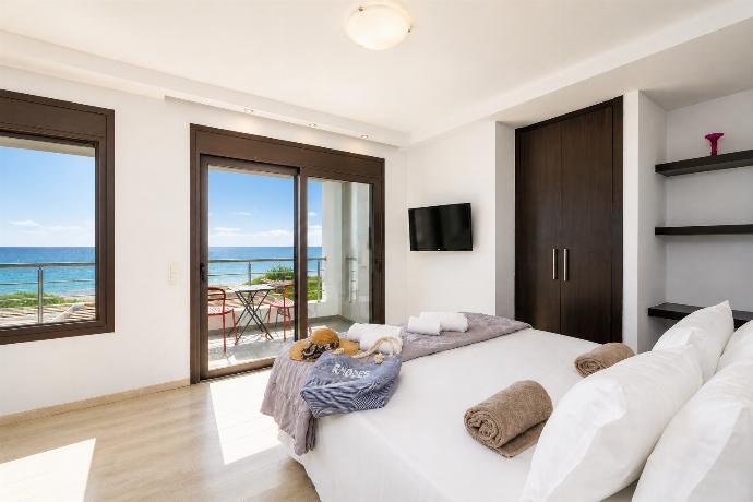  . - Villa Tsampikos . (Photo Gallery) }}