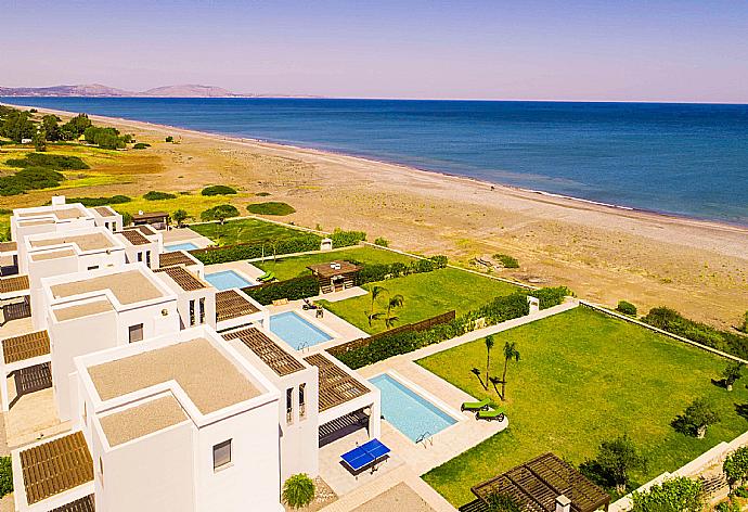 Outdoor area . - Villa Dionysos . (Galerie de photos) }}